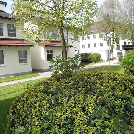 Hotel Sommerhaus Am Internats-Campus บาด ลีออนเฟลเดน ภายนอก รูปภาพ