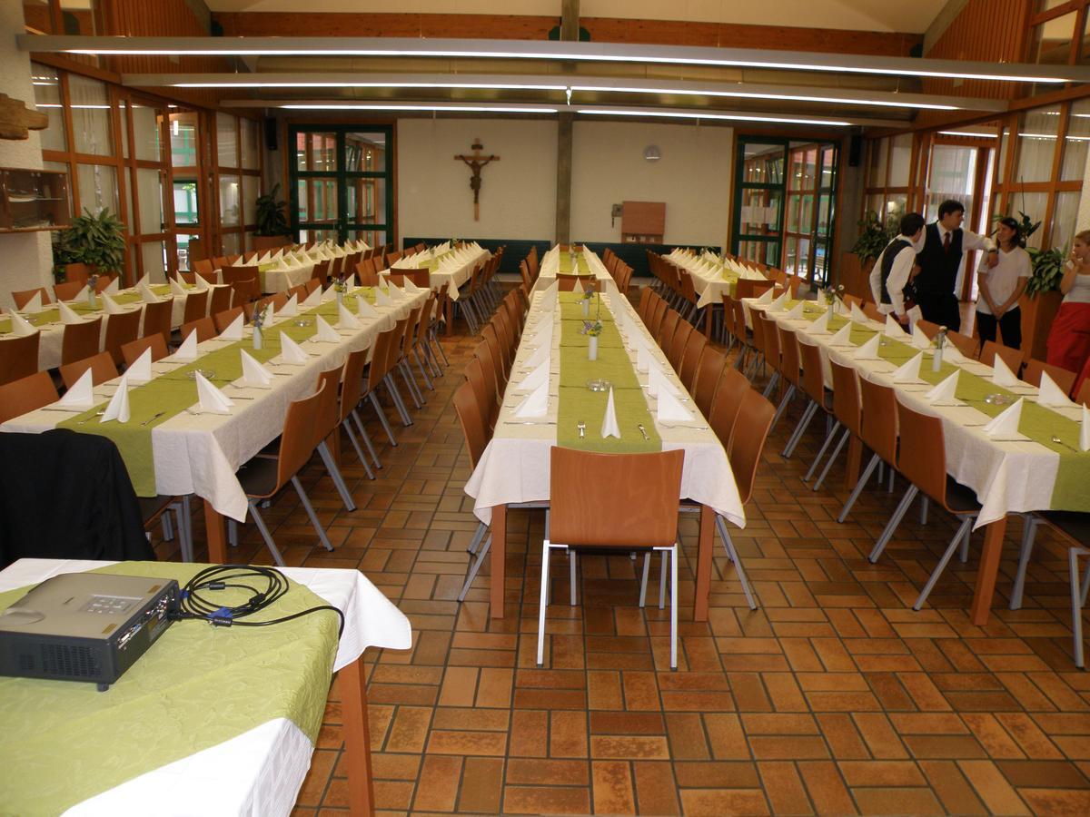 Hotel Sommerhaus Am Internats-Campus บาด ลีออนเฟลเดน ภายนอก รูปภาพ
