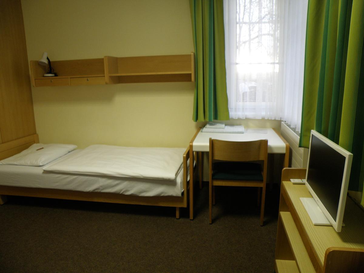 Hotel Sommerhaus Am Internats-Campus บาด ลีออนเฟลเดน ภายนอก รูปภาพ