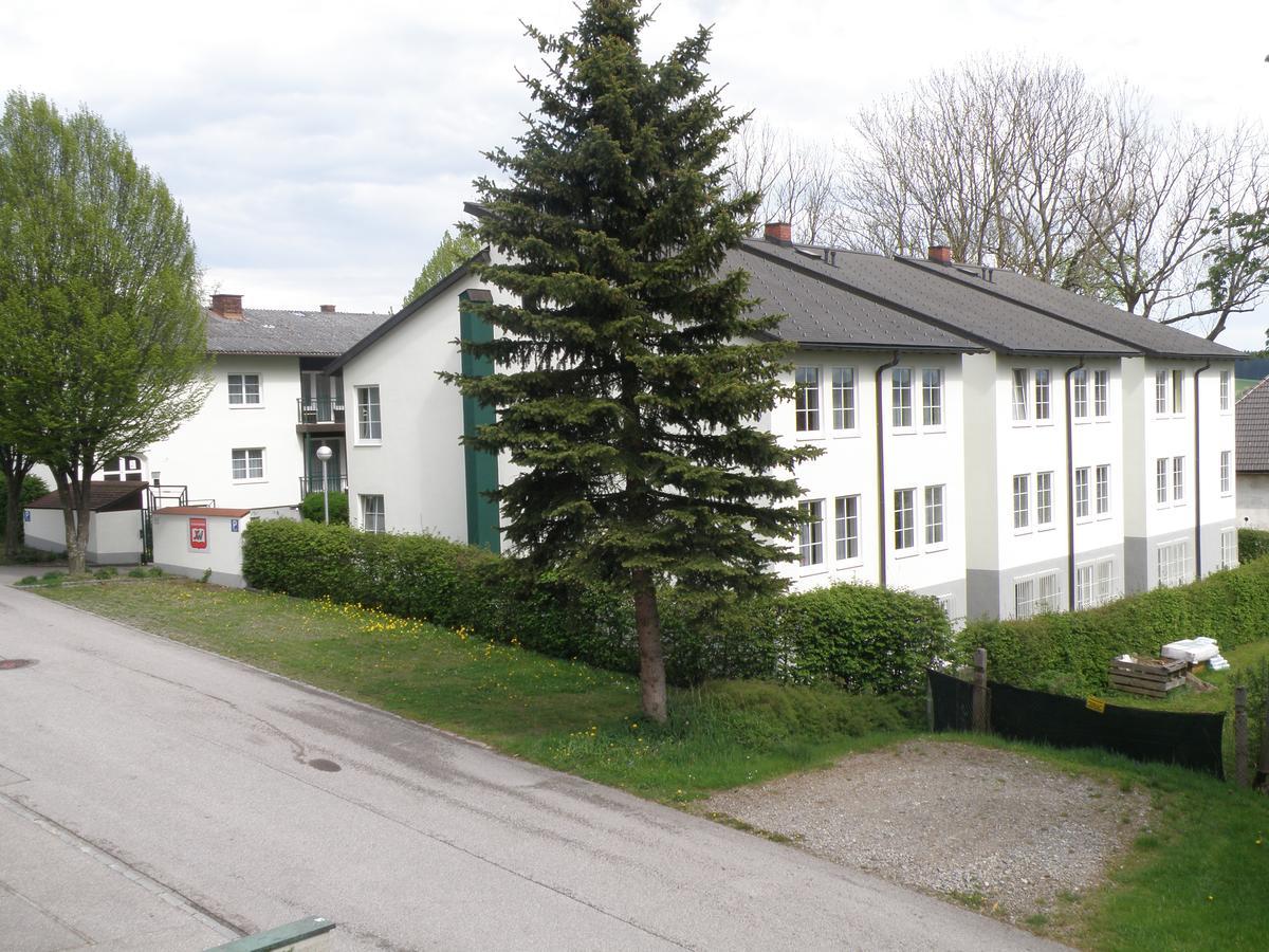 Hotel Sommerhaus Am Internats-Campus บาด ลีออนเฟลเดน ภายนอก รูปภาพ
