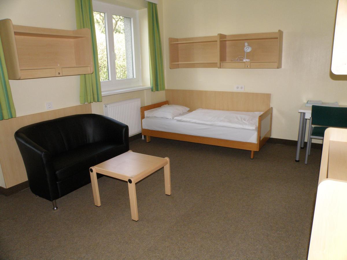 Hotel Sommerhaus Am Internats-Campus บาด ลีออนเฟลเดน ภายนอก รูปภาพ