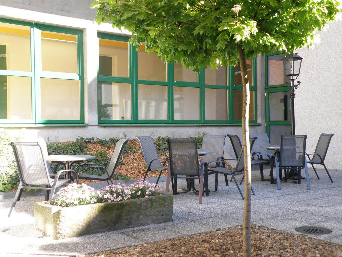 Hotel Sommerhaus Am Internats-Campus บาด ลีออนเฟลเดน ภายนอก รูปภาพ